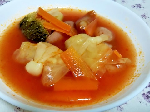 冷凍ロールキャベツで簡単ポトフ風トマトスープ